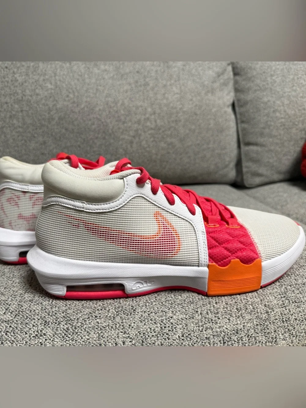 Nike LeBron Witness 8